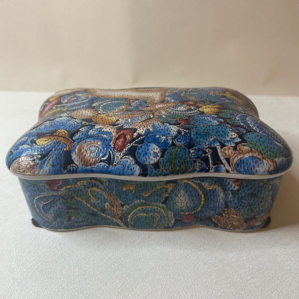 Vintage Toyo Macau Style Porcelain Stag Hunt Trinket Box Decorative Jar